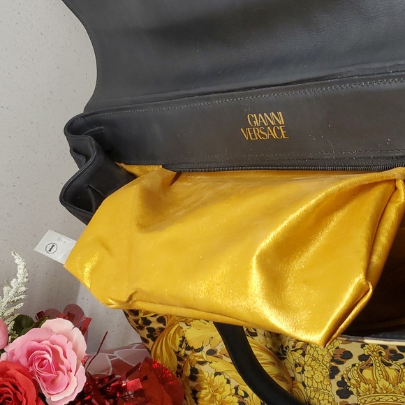 GIANNI VERSACE Luxurious handbag - Picture 13 of 13